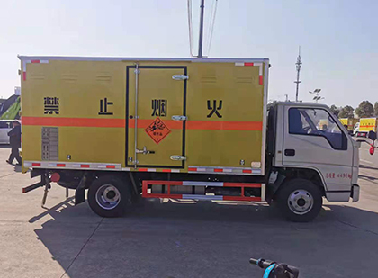 夷陵爆破器材运输车工人安全操作规范与智能技术保障